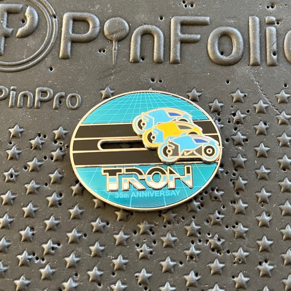 Disney Cast Member Exclusive Tron 35th Anniv. Lightcycle Slider Pin,LE500 (T-21) - Picture 5 of 8